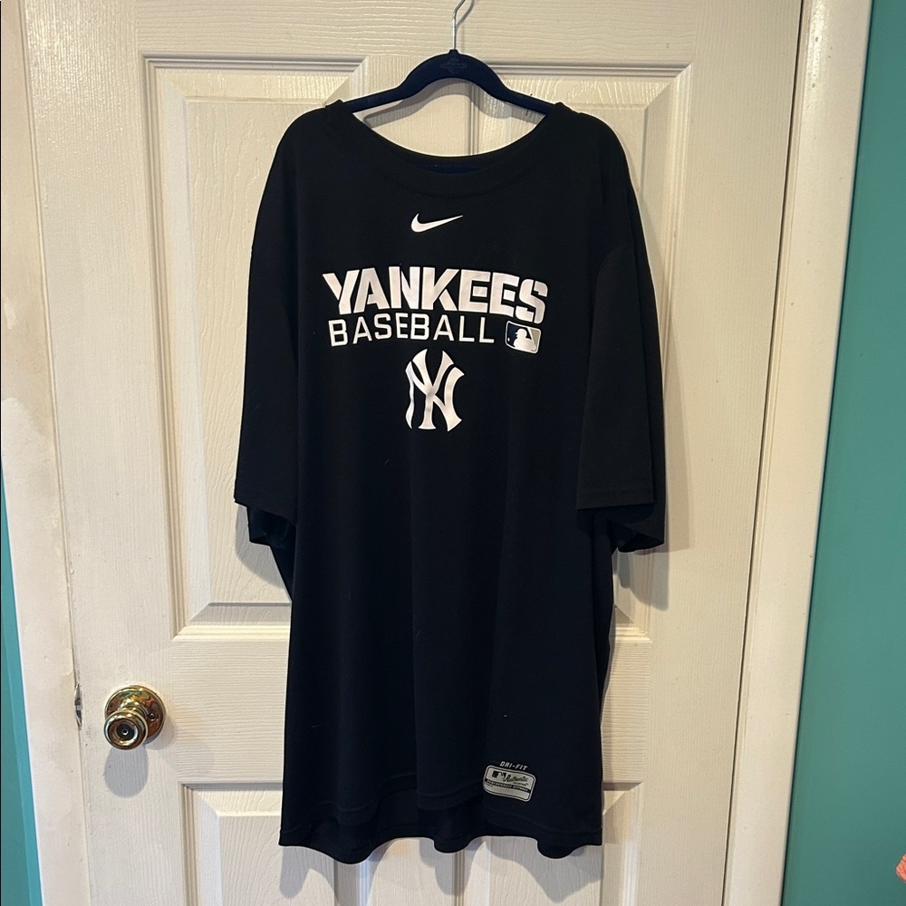 Nike Yankees Black and White Baseball Tee
